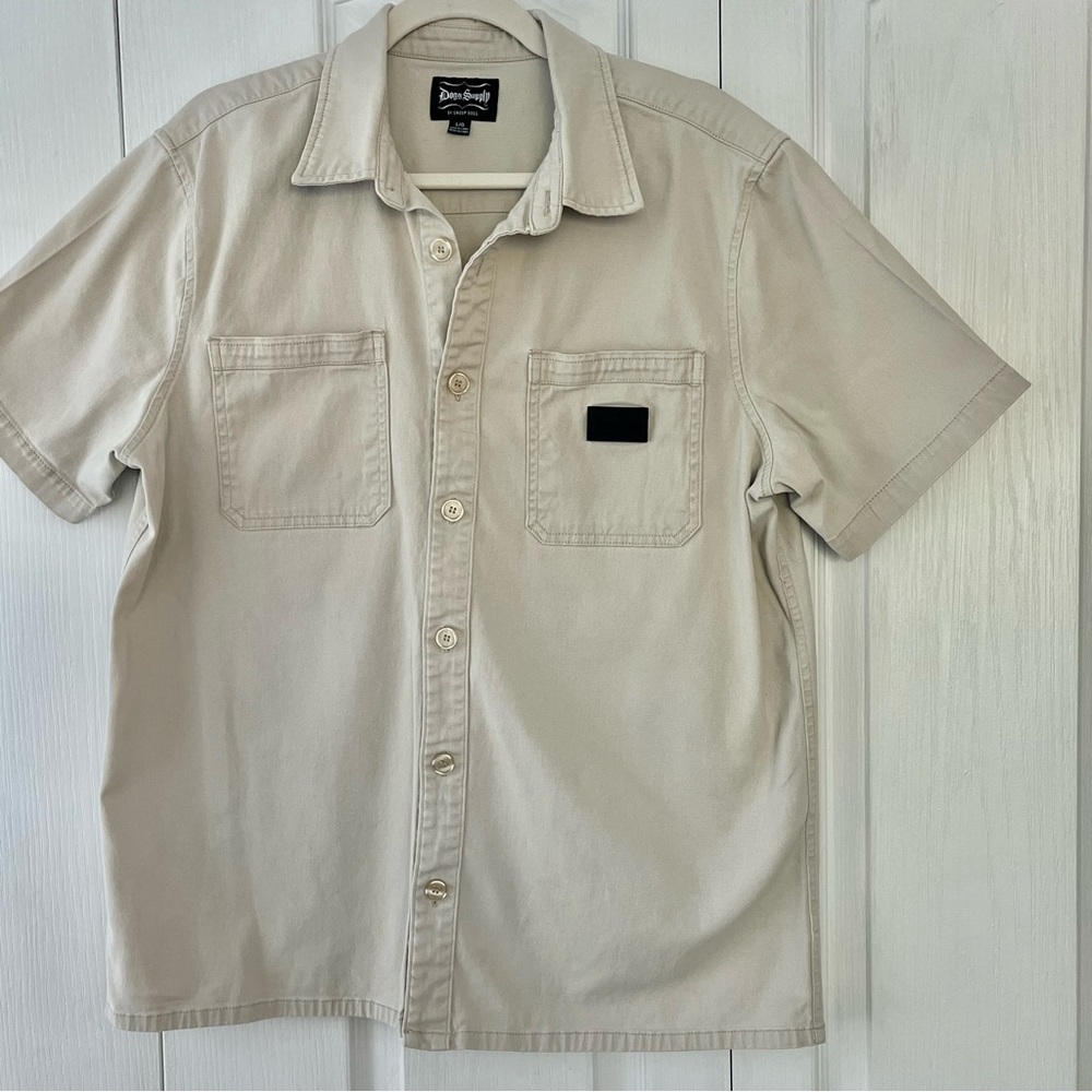 Dogg Supply by Snoop Dogg Shirt Mens Short Sleeved Button Down Beige size L